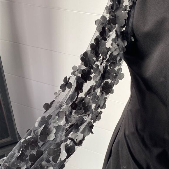 Elegant Black Dress with Floral Sleeves - Picture 4 of 10